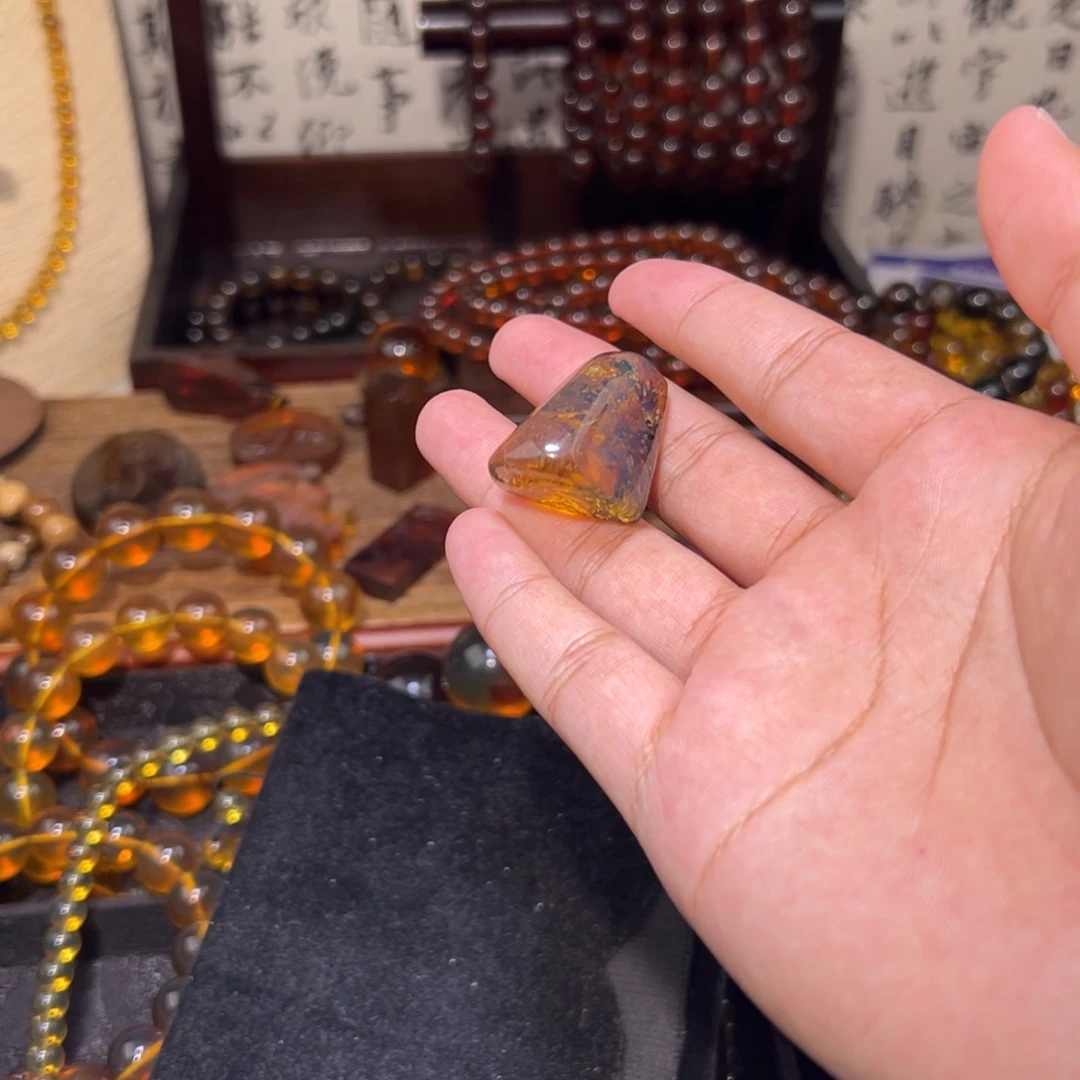 琥珀未镶嵌颈饰雨花珀原石