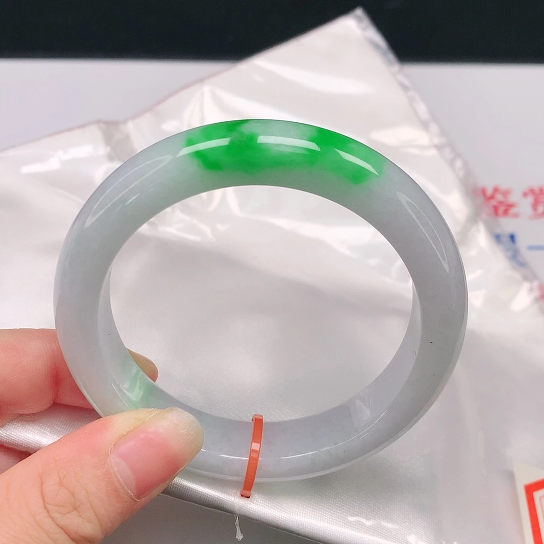 翡翠手镯未镶嵌飘阳绿翡翠手镯4041