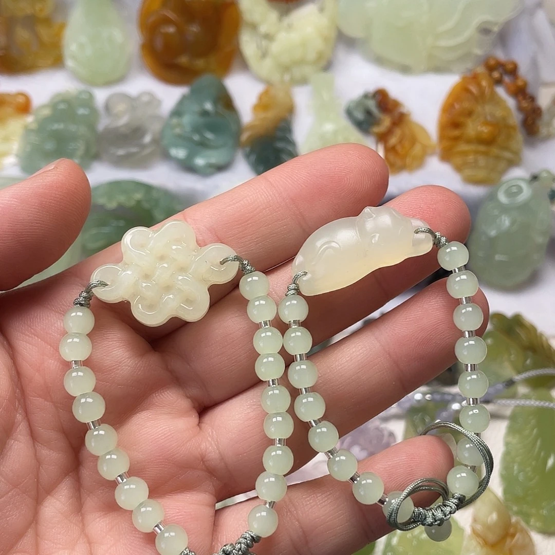 蛇纹石玉未镶嵌颈饰