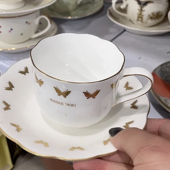 好**到瓷器和陶瓷艺术作品为主题展开