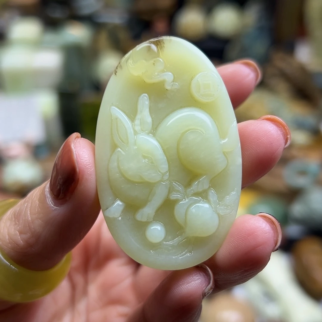 岫玉未镶嵌颈饰辽阳料水草兔