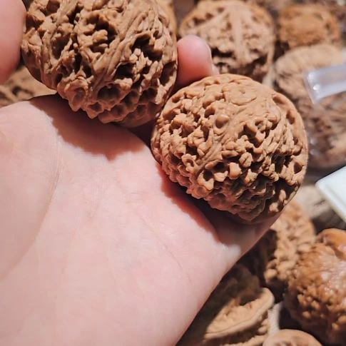 张***牛吊坠文玩核桃47南疆