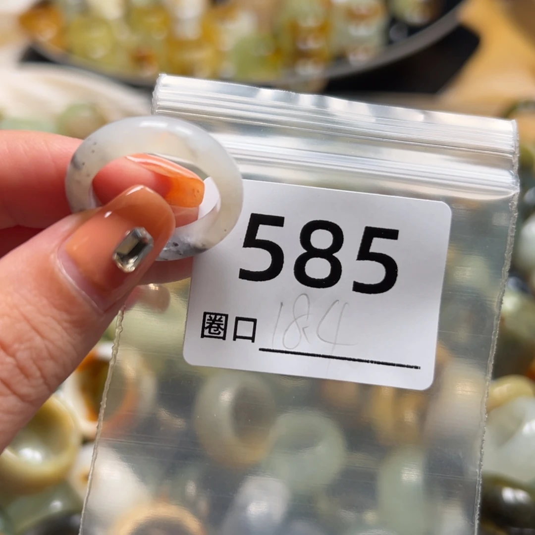 Q***）蛇纹石玉未镶嵌戒指