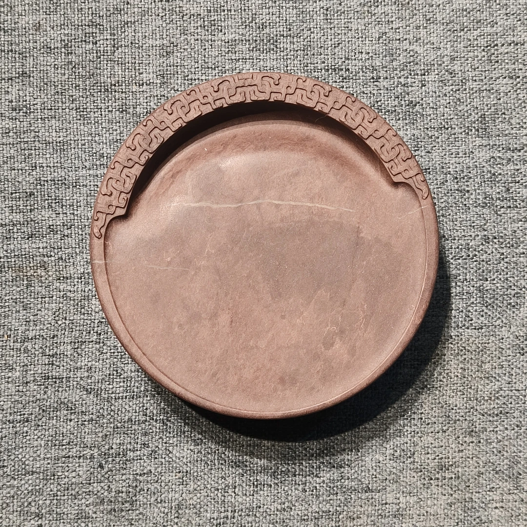 老坑洮砚，喇嘛崖老坑羊肝红花边圆砚，尺寸9.5*9.5*2.5厘米