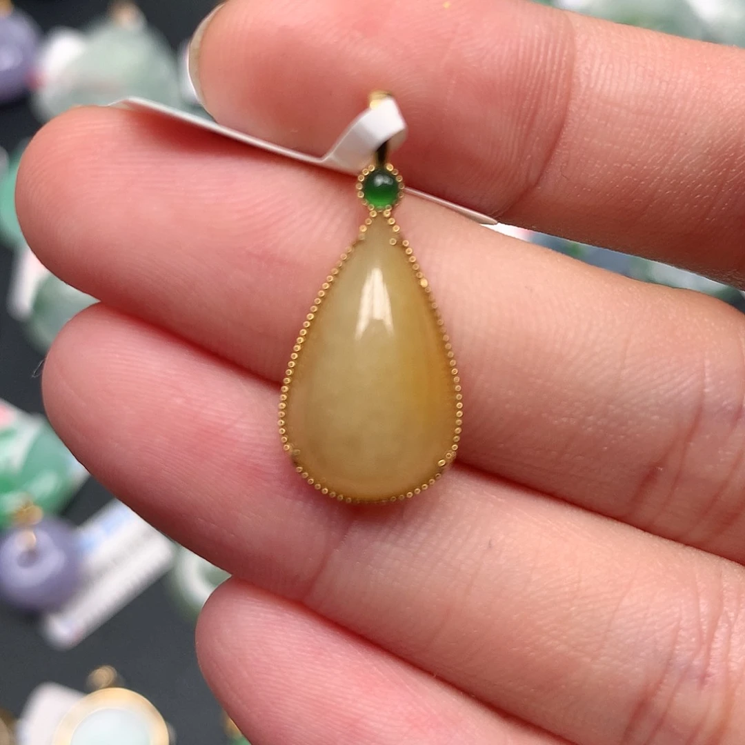 颈饰18K金镶嵌翡翠翡翠吊坠