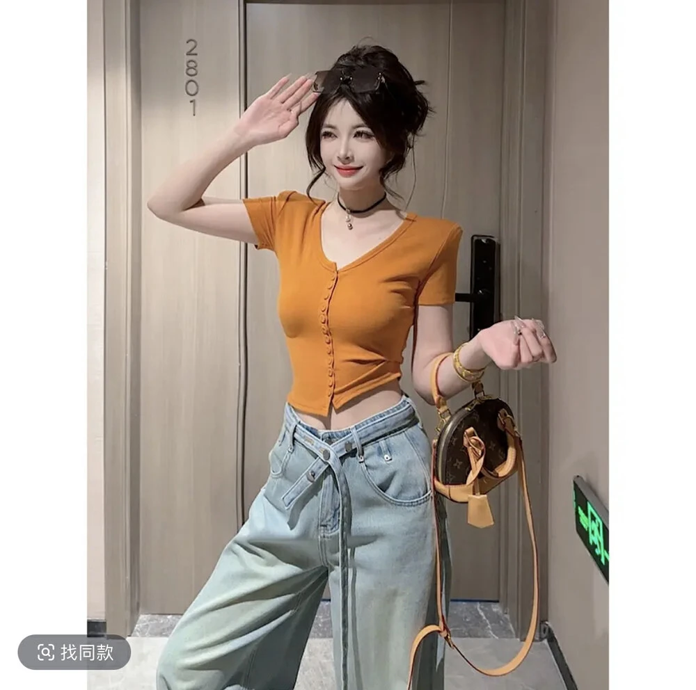 夏上新！简约V领精致小衫