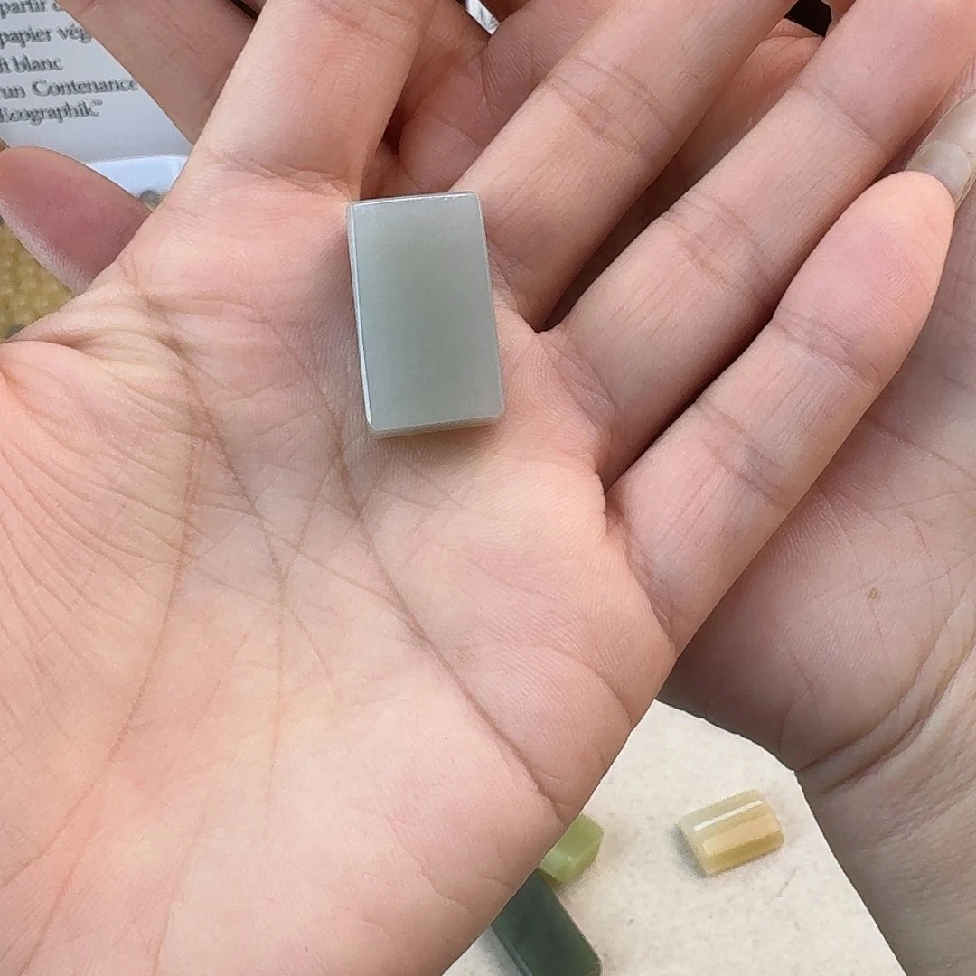 我***扬和田玉未镶嵌颈饰