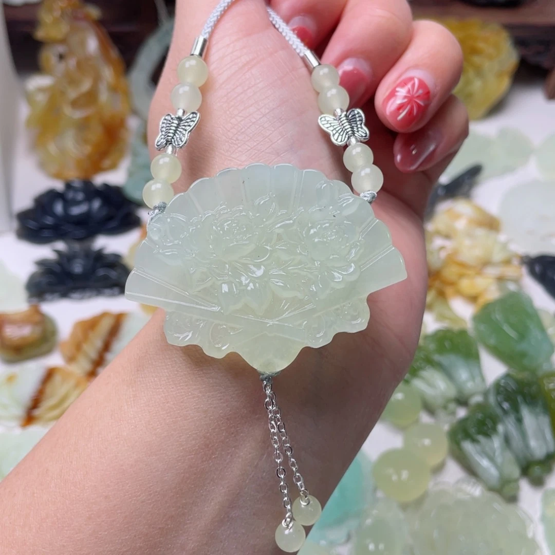 蛇纹石玉颈饰未镶嵌