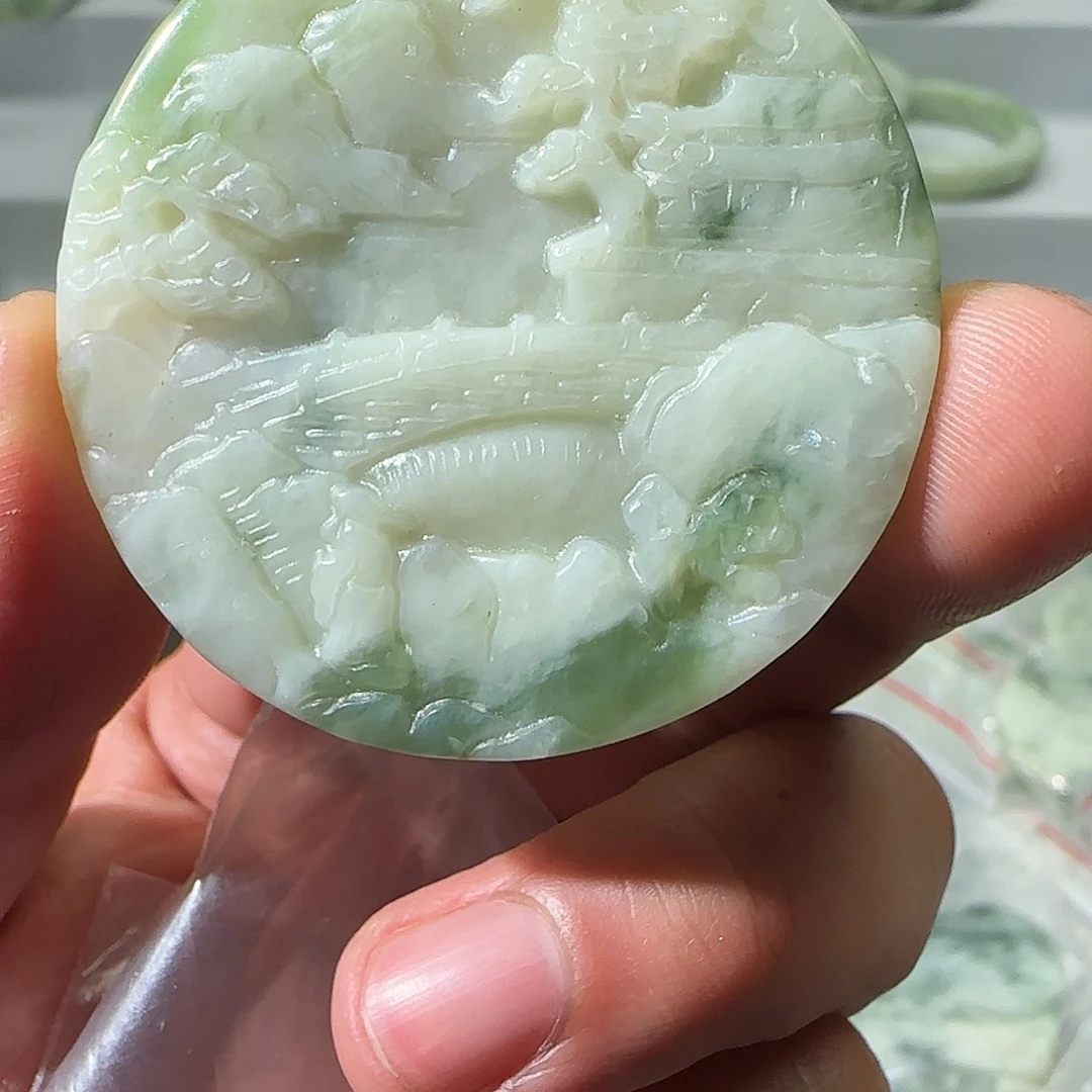 透闪石-蛇纹石玉未镶嵌颈饰