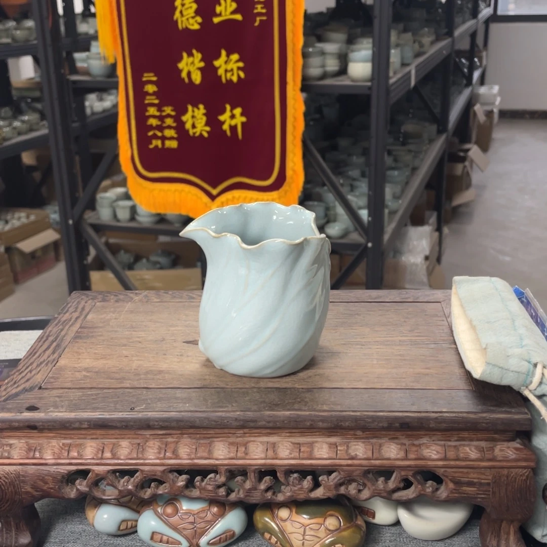 瓷片天青手捏荷叶公道