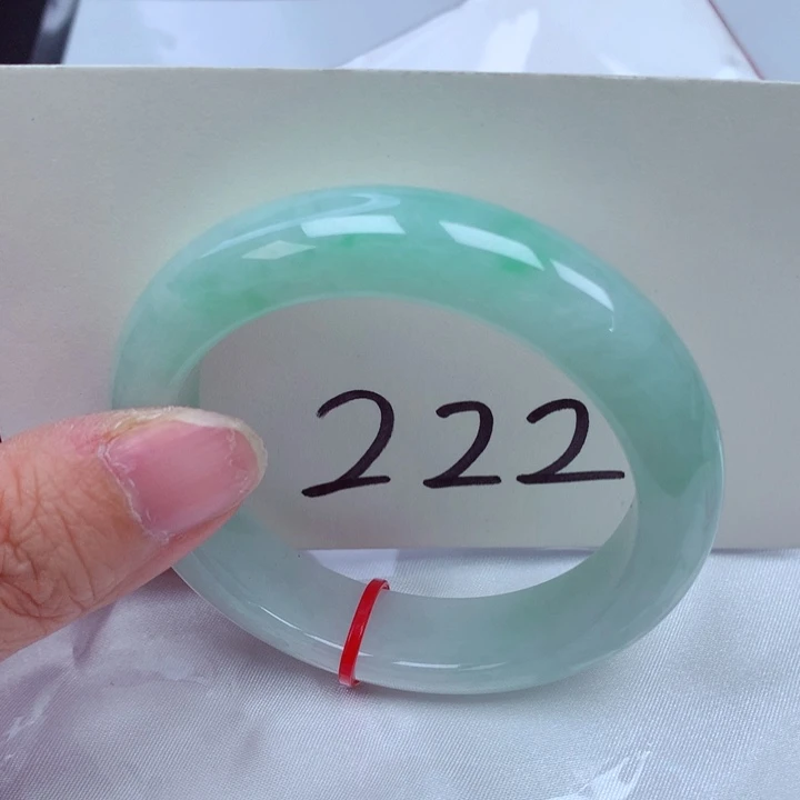 翡翠手镯未镶嵌翡翠