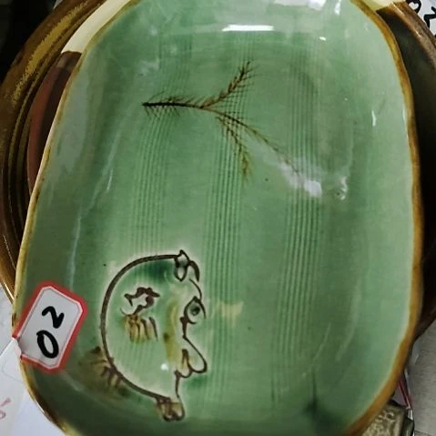 瓷片盘子，碗，瓶子，沙锅，茶壶，微瑕疵！