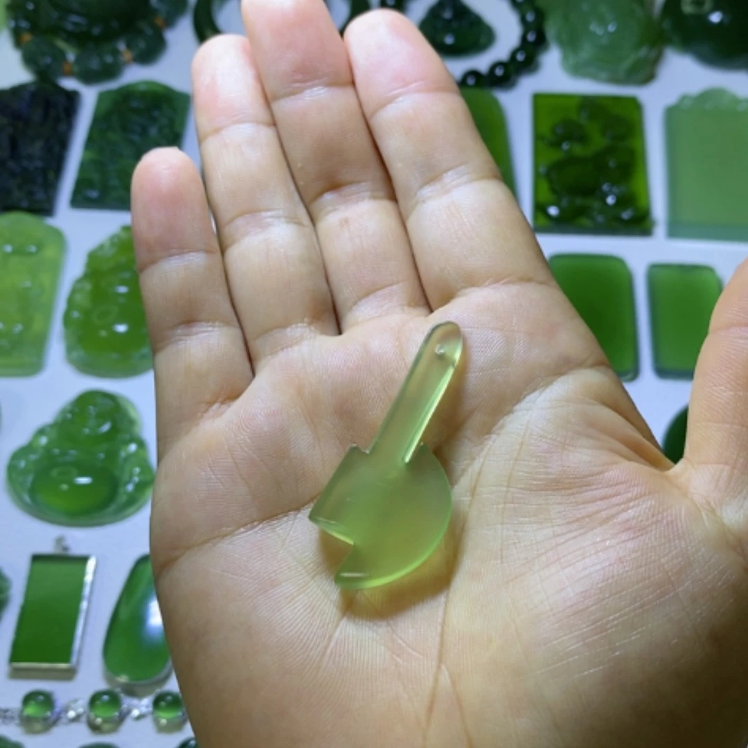 【闪购商品】蛇纹石玉未镶嵌颈饰清**月