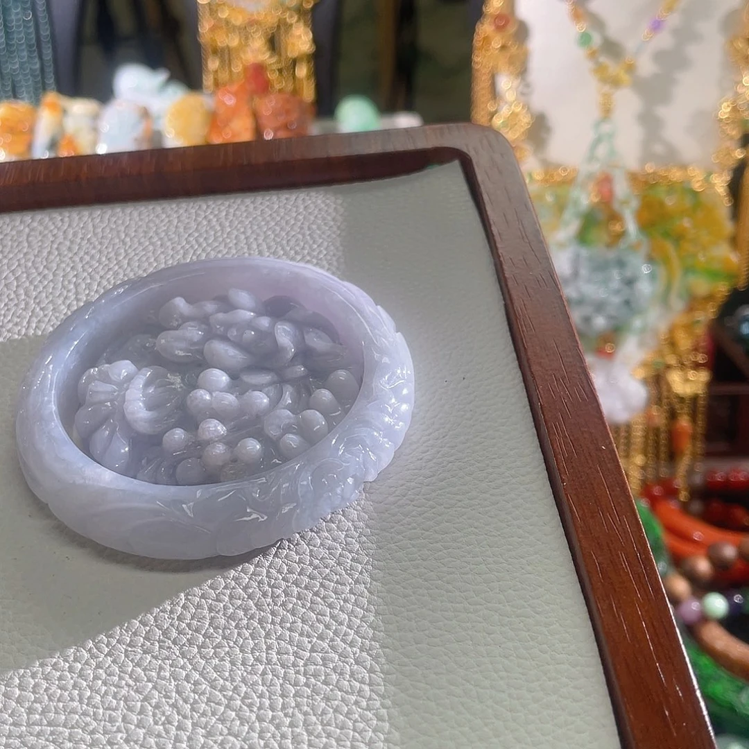 翡翠手镯未镶嵌?**?套镯