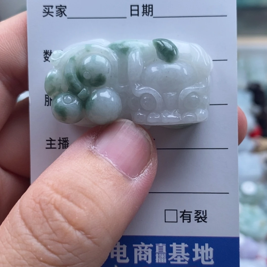 翡翠未镶嵌颈饰霸王貔貅飘花阳绿吊坠多样性发其一