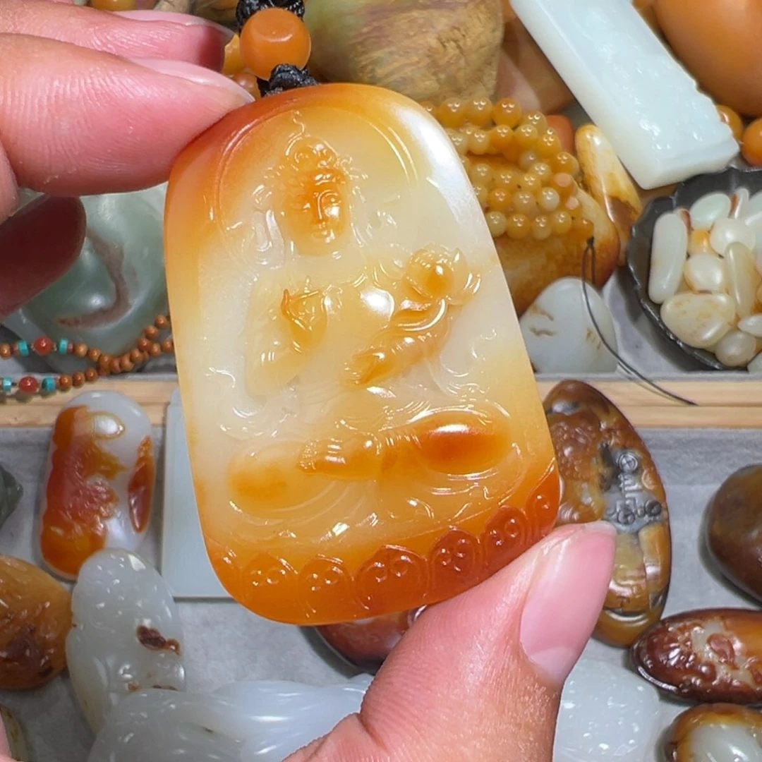 和田玉颈饰未镶嵌闲**枚