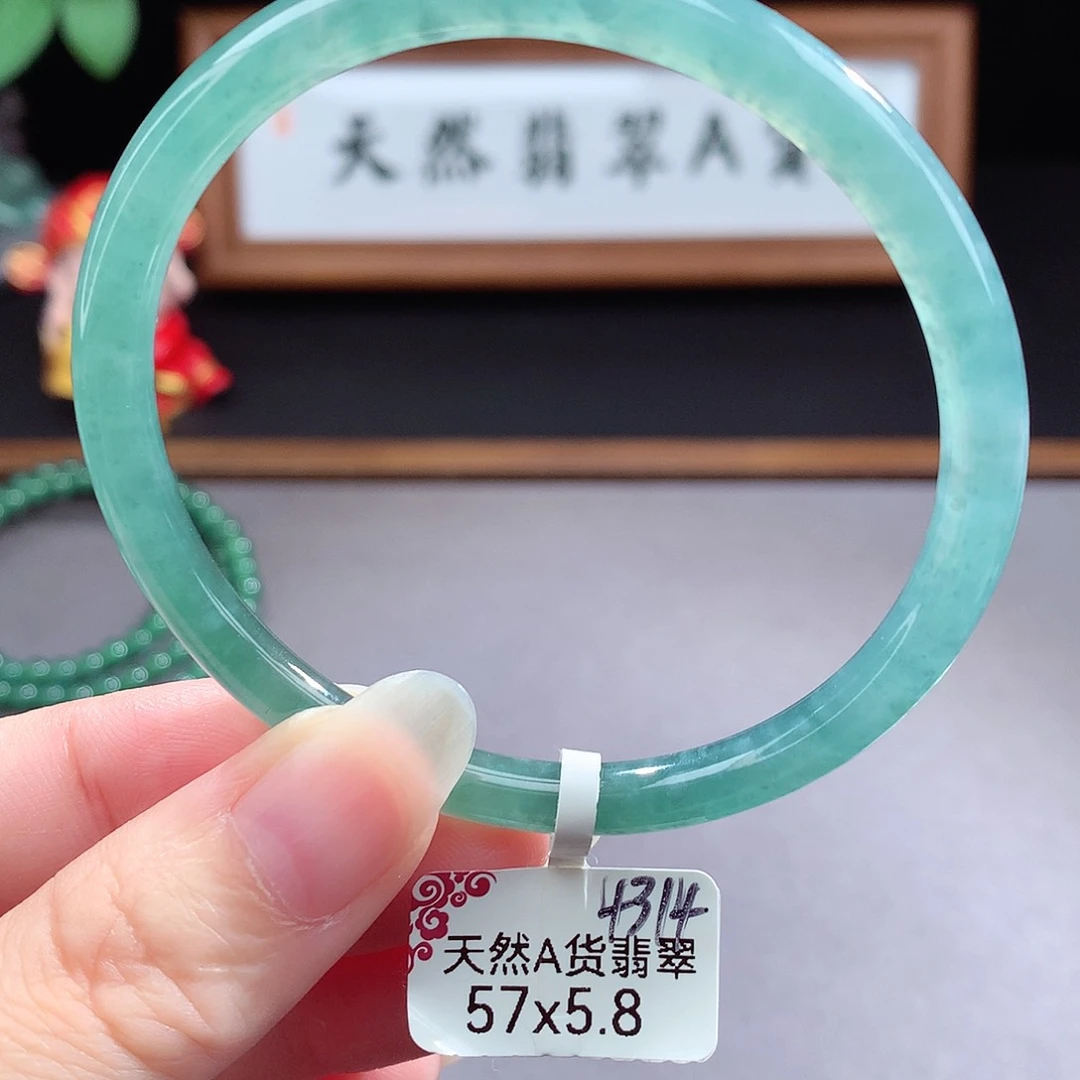 未镶嵌手镯（圆镯）翡翠