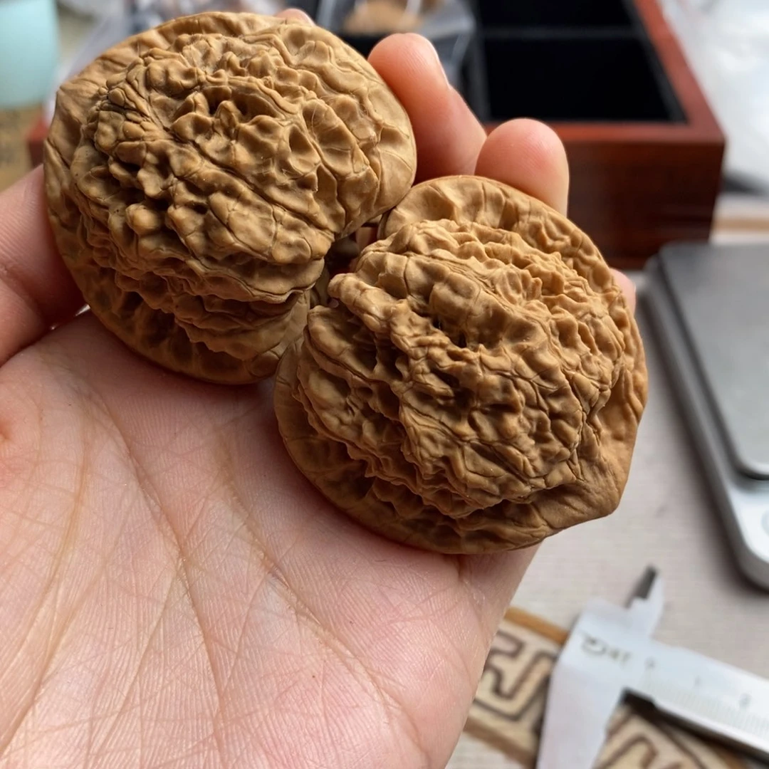 文玩核桃吊坠上*签麒麟纹