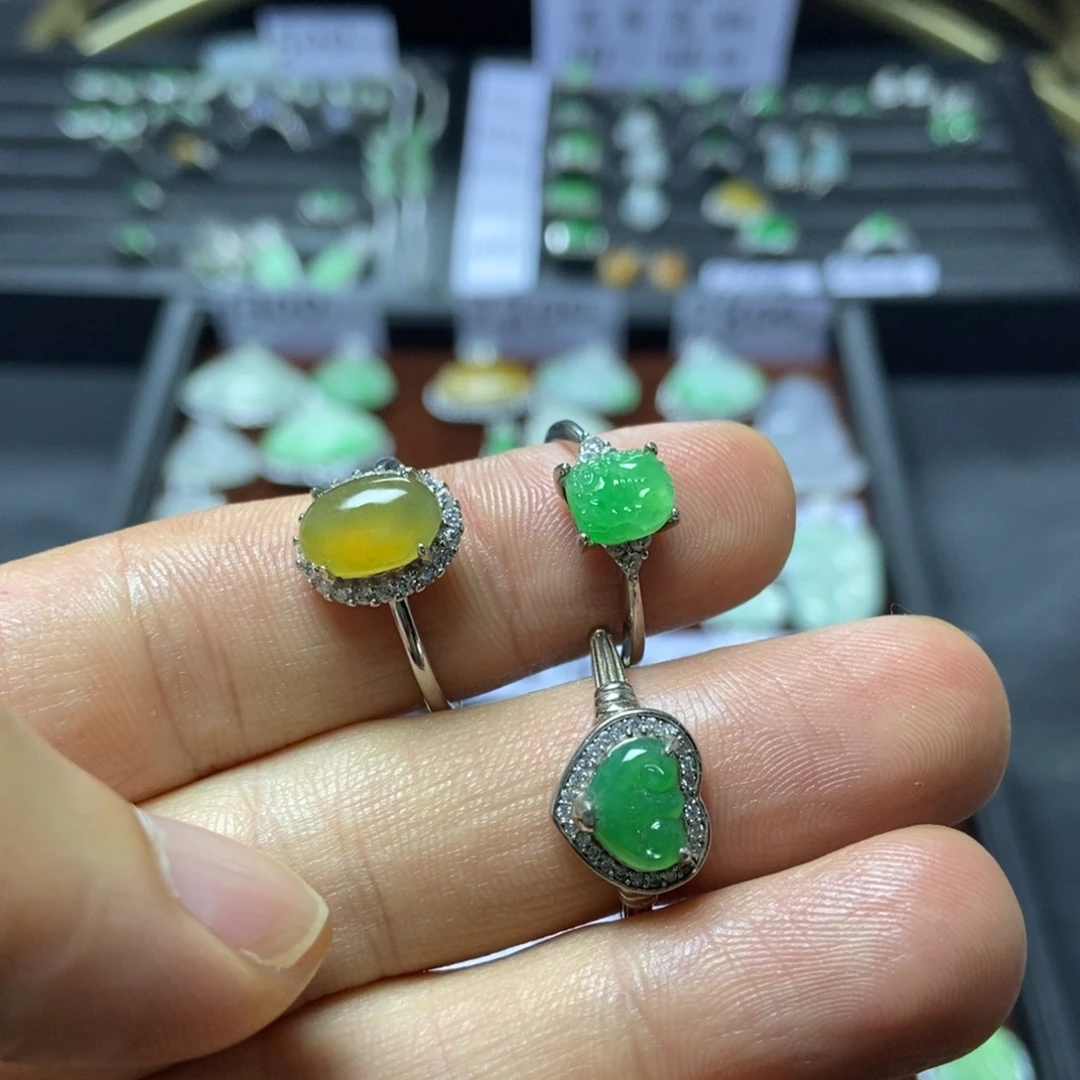翡翠银S925镶嵌戒指平均350一件