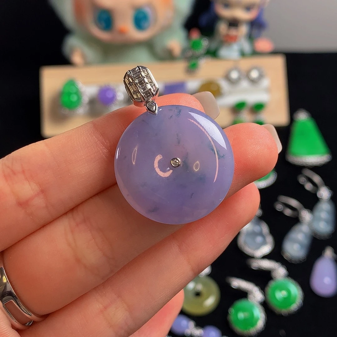 颈饰18K金镶嵌翡翠