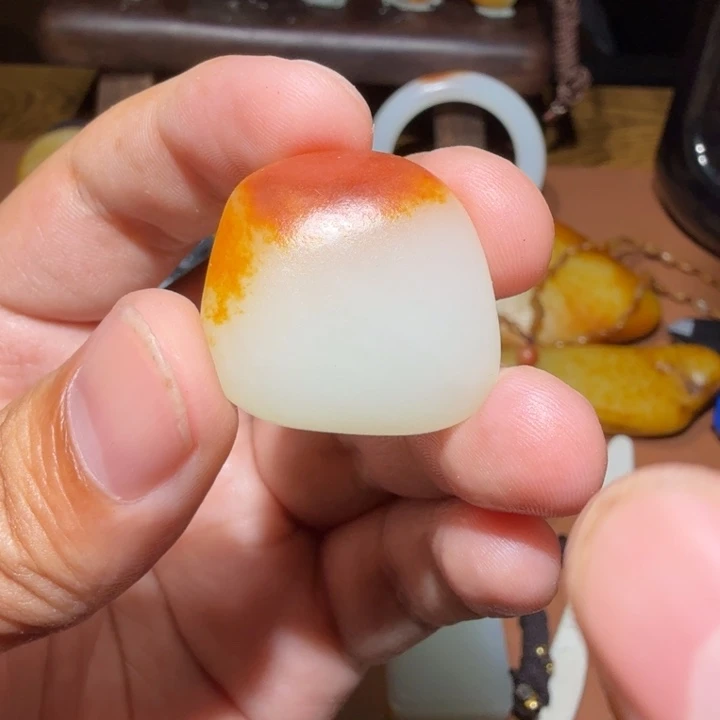 y***o和田玉未镶嵌颈饰