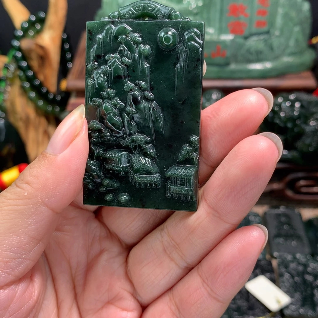 泰山玉精品山水挂件