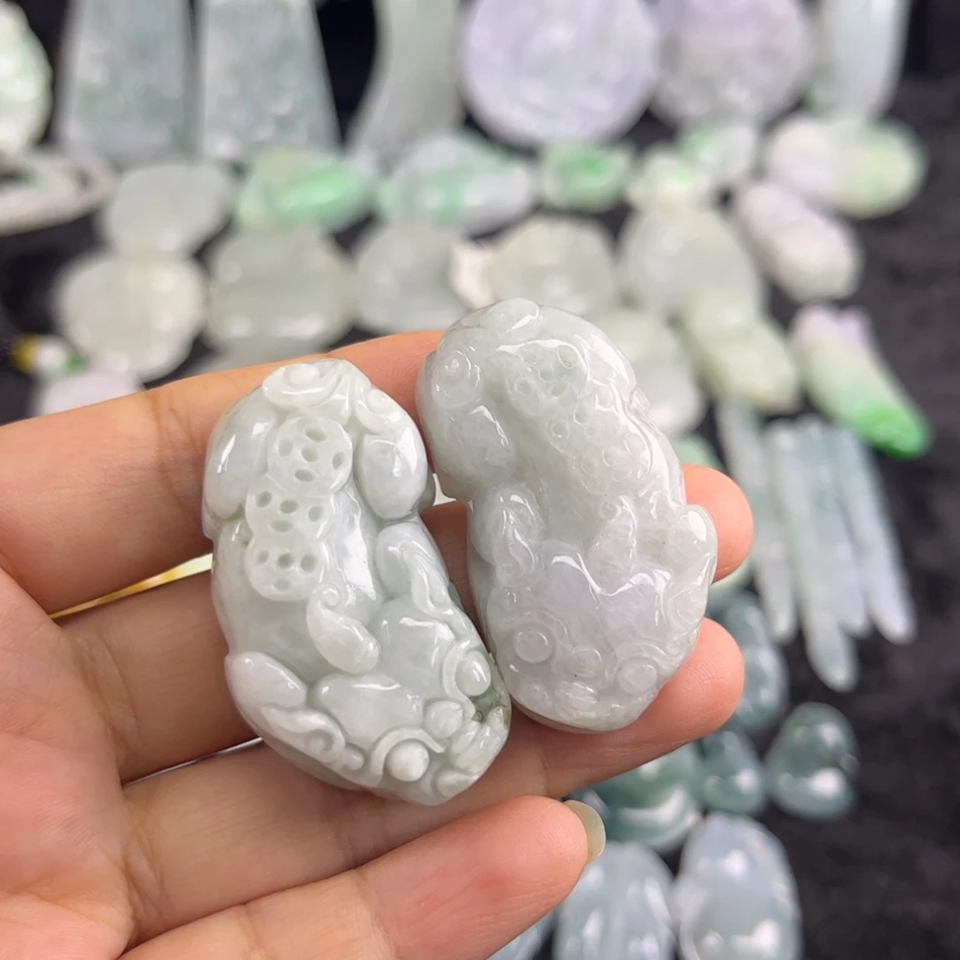 翡翠未镶嵌吊坠(不含链)瑕疵