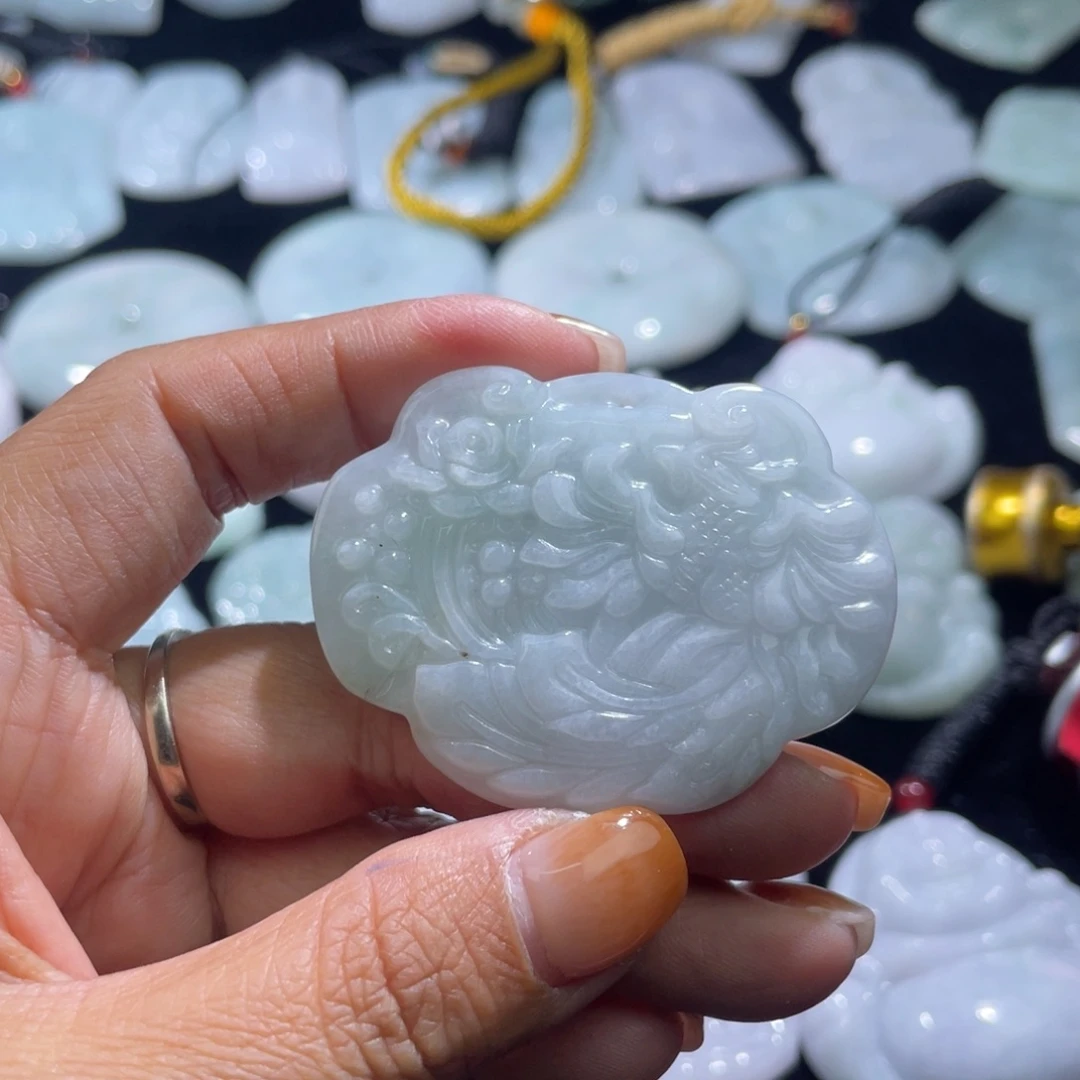 翡翠未镶嵌颈饰花开富贵，包容