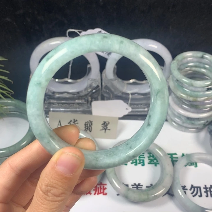 翡翠未镶嵌手镯33号。 59圈