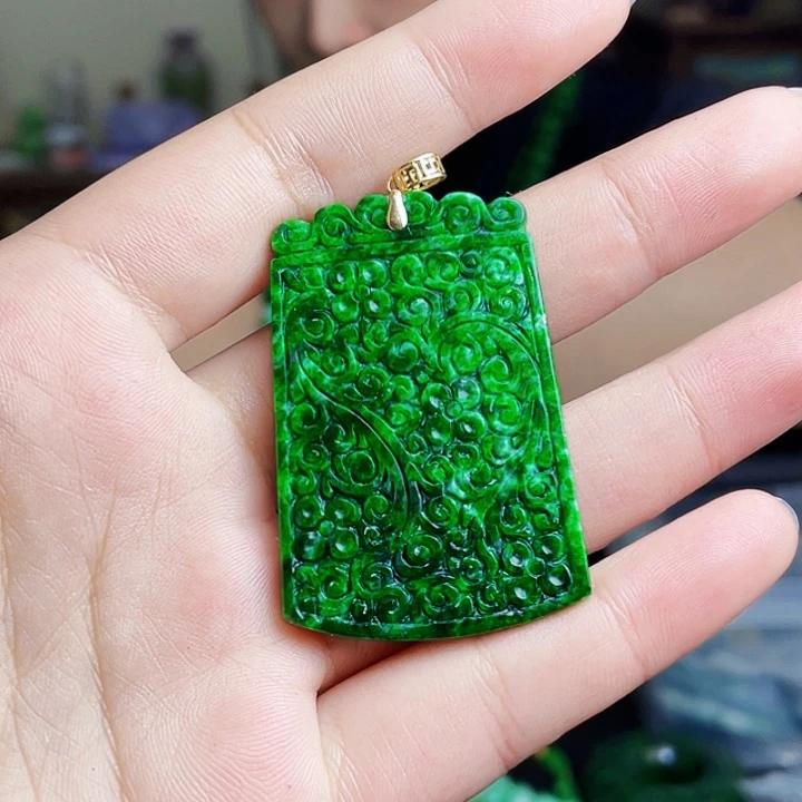 翡翠18K金镶嵌颈饰多样性