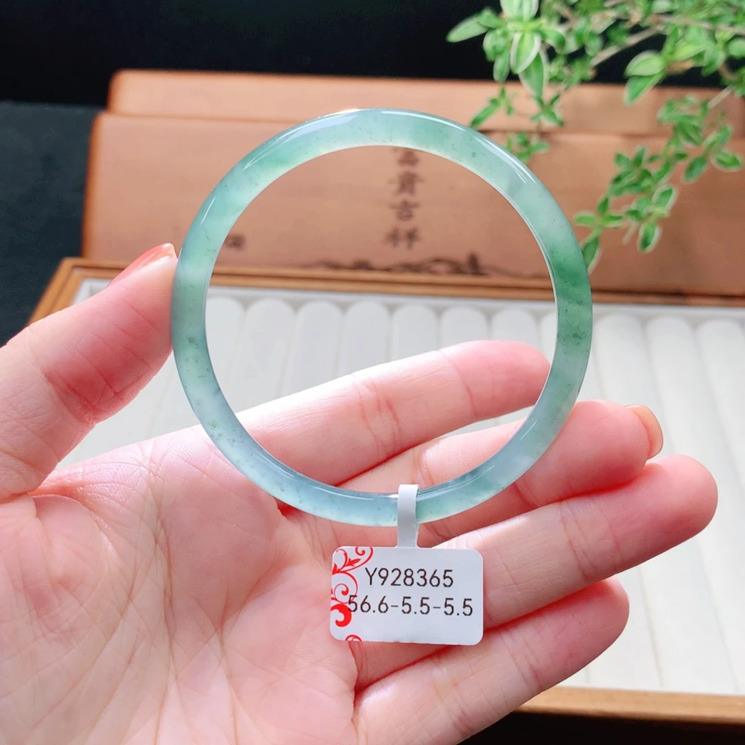 未镶嵌手镯（圆镯）翡翠