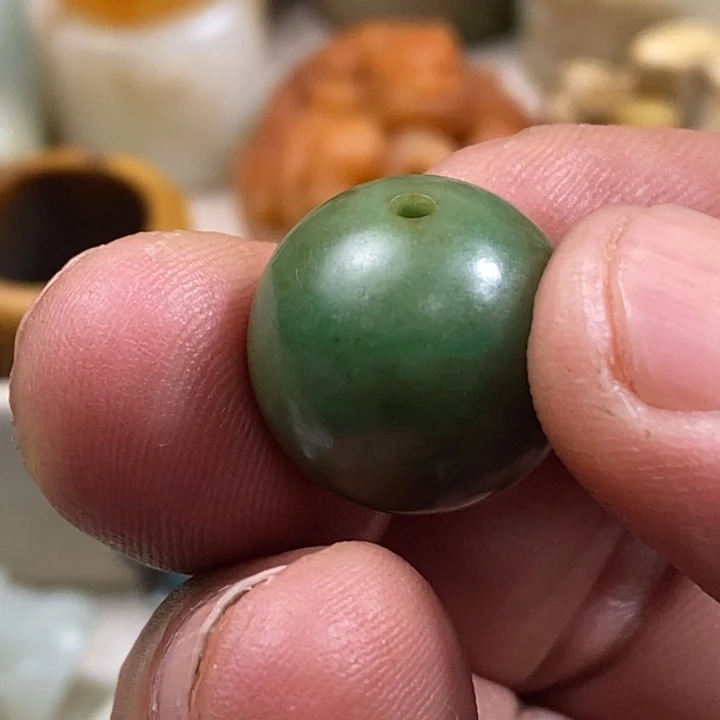 L****翡翠未镶嵌颈饰翡翠珠子