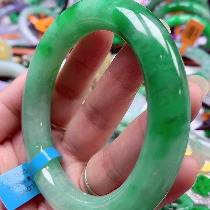 翡翠未镶嵌手镯翡翠