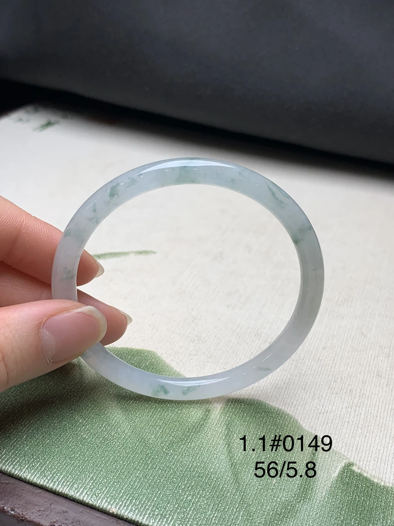 56圈口飘绿花起冰叮当天然缅甸翡翠手镯#货号0149