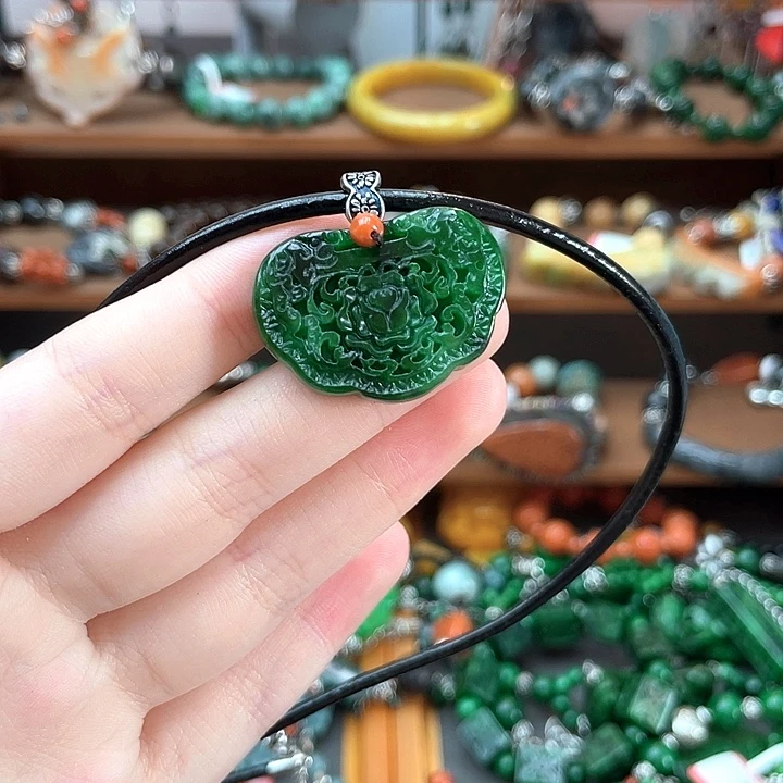 翡翠未镶嵌颈饰饰品