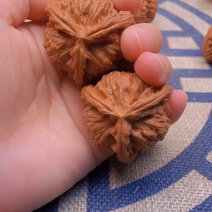 吊坠文玩核桃美**园三棱