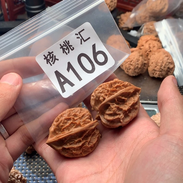 文玩核桃吊坠龙骨