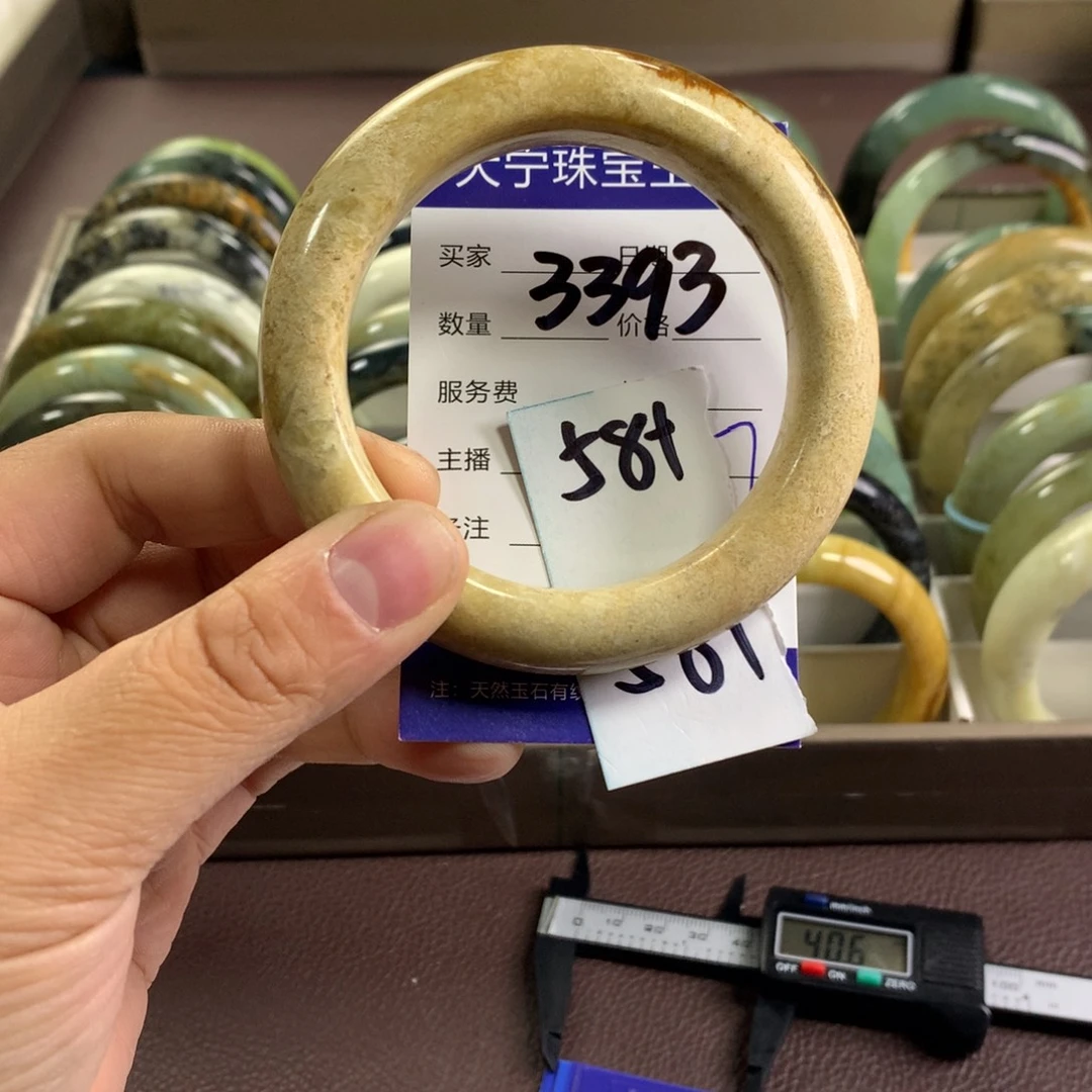 蛇纹石玉未镶嵌手镯3393