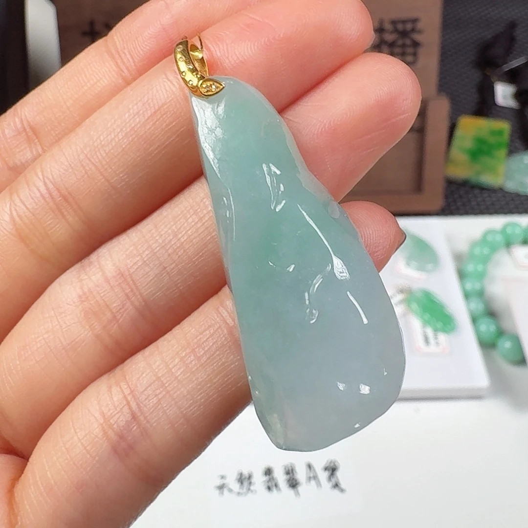 翡翠18K金镶嵌颈饰