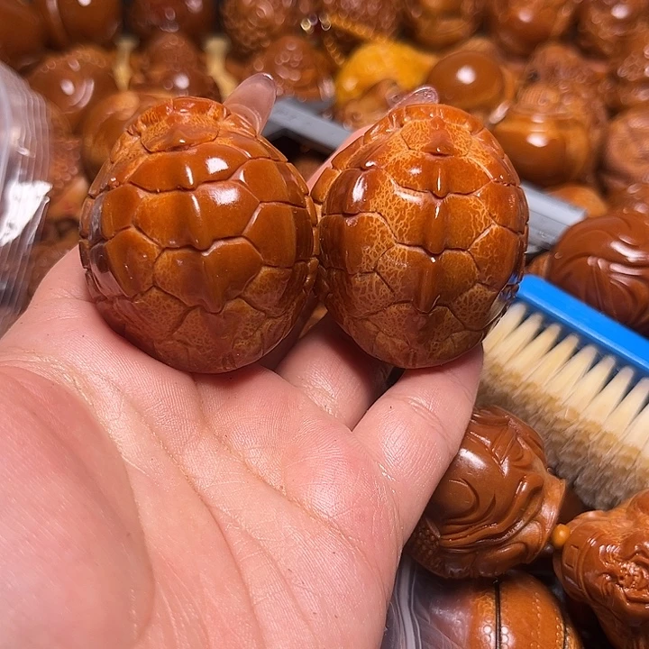 用***3吊坠橄榄核大富甲