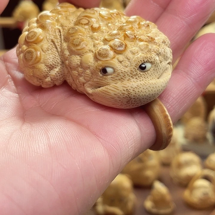 竹竹根雕金蟾手把件