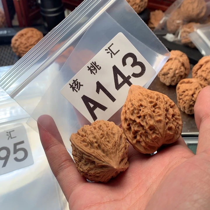 吊坠文玩核桃原树鸡心