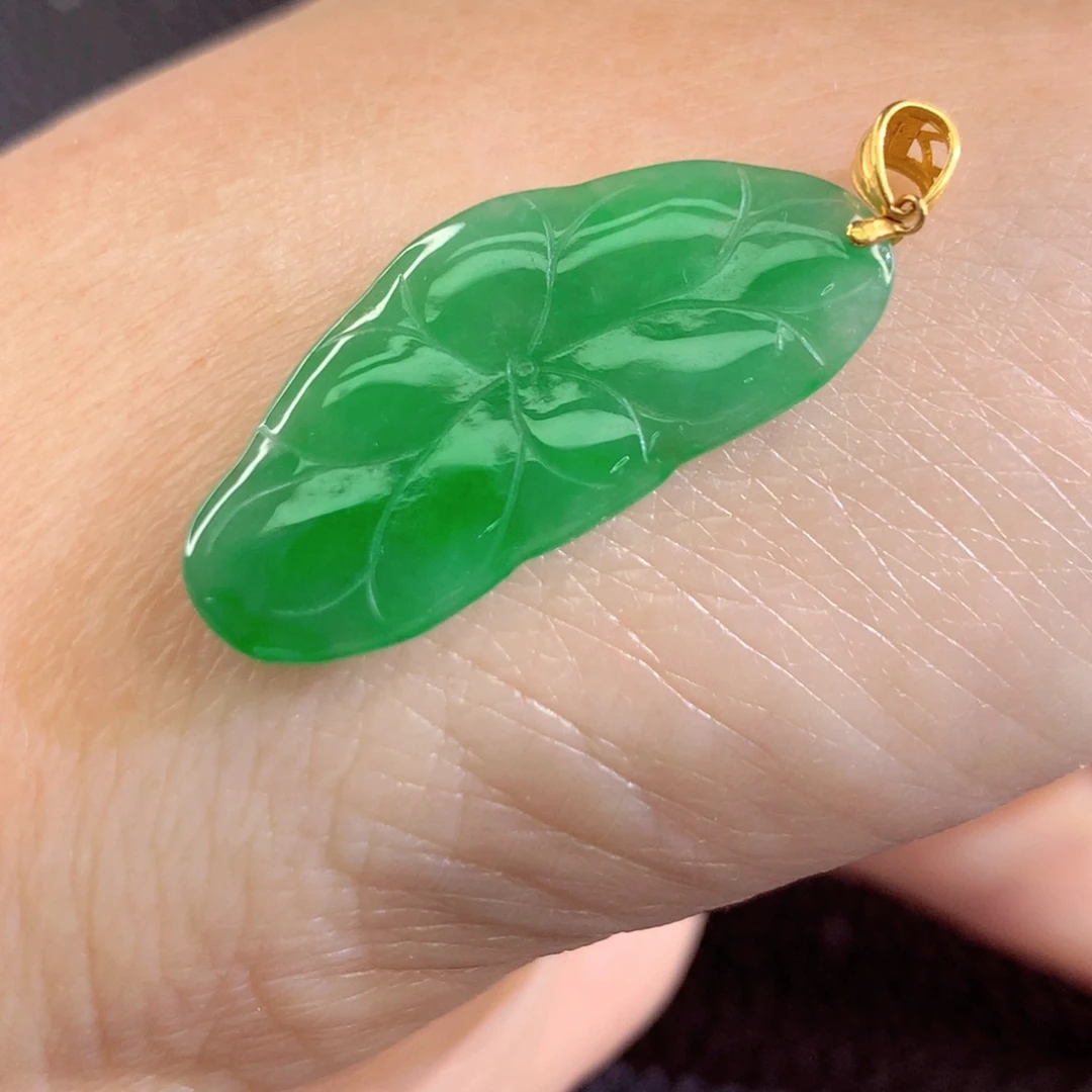 翡翠18K金镶嵌颈饰翡翠