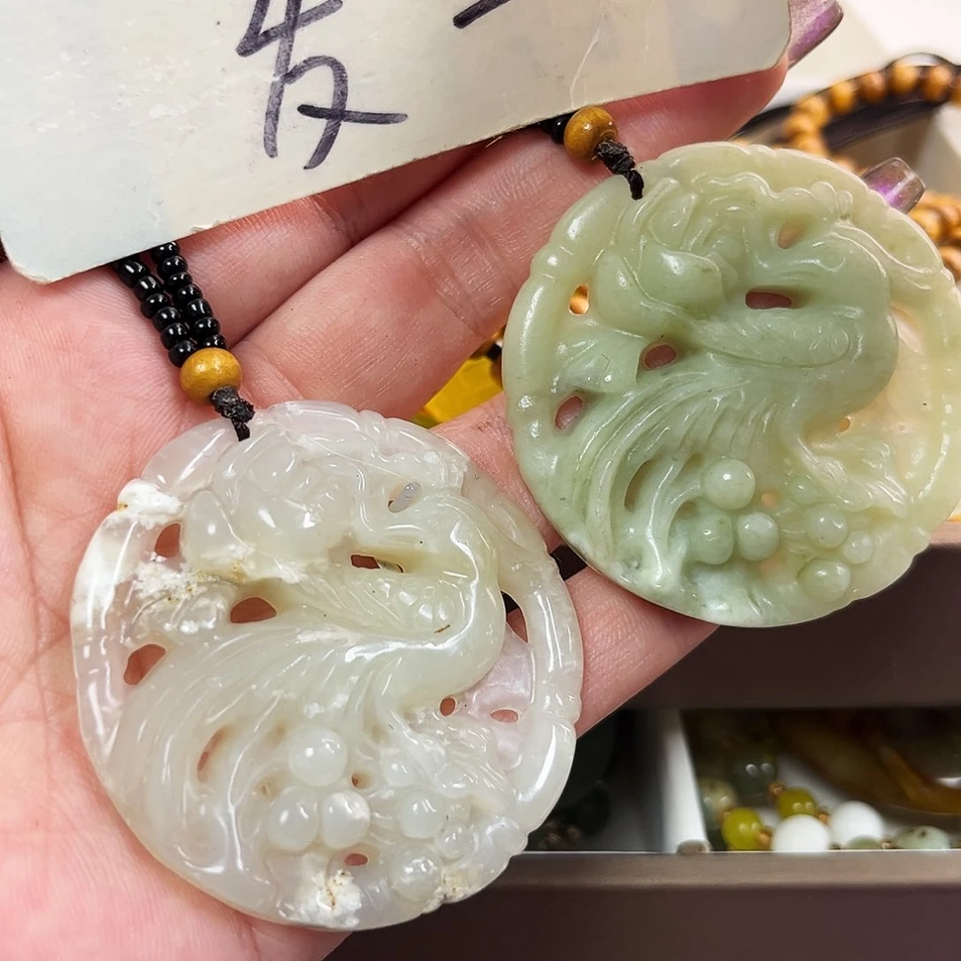 蛇纹石玉颈饰未镶嵌