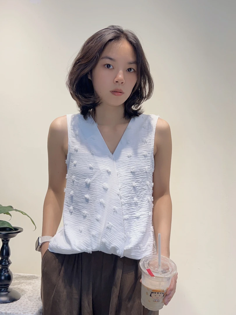 夏季V领勾花小马甲-无袖气质又百搭