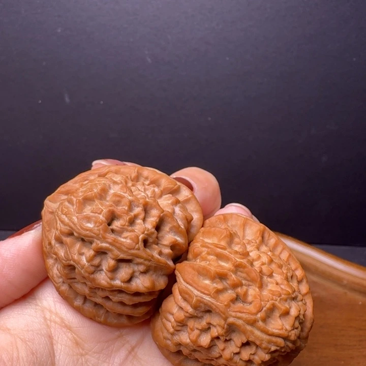 文玩核桃把件全品三角白