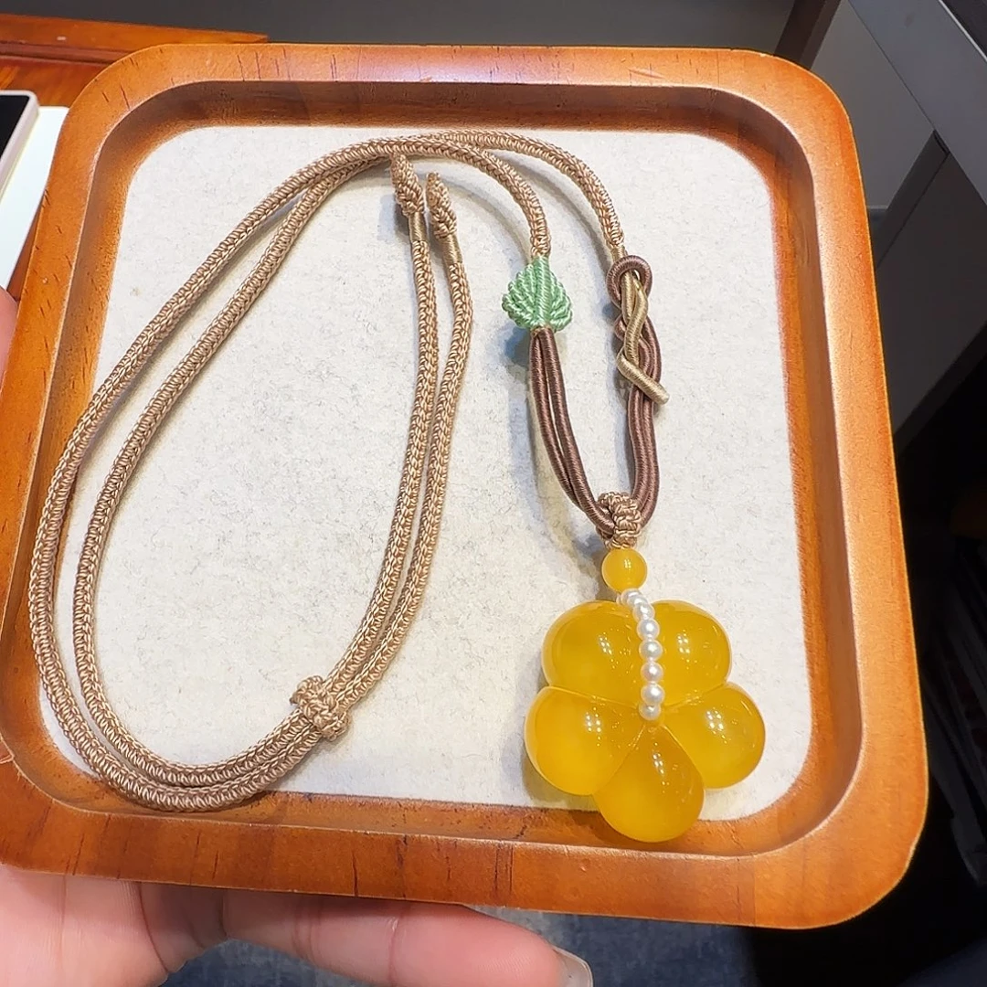 琥珀未镶嵌珠宝奇石五瓣花项链