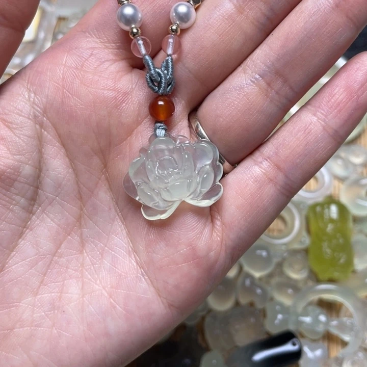 蛇纹石玉颈饰未镶嵌