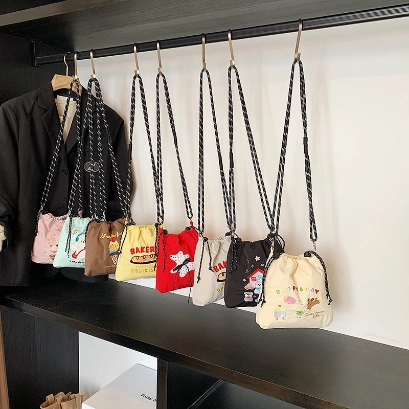 8917可爱少女小挎包2025新款潮卡通束口单肩包轻便小众日系斜挎包