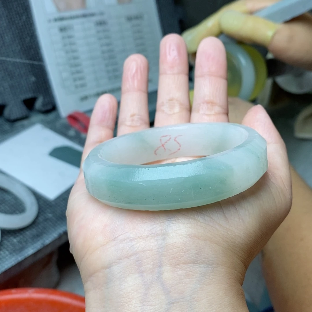等***待石英岩玉手镯未镶嵌定制
